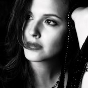 Halie Loren - List pictures