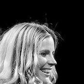 Lisa Miskovsky - List pictures