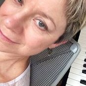 Meg Bowles - List pictures