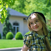 Sabrina Carpenter - List pictures