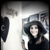 Nicole Sabouné - List pictures