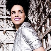 Laura Izibor - List pictures