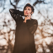 Julia Stone - List pictures