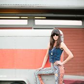 Nicki Bluhm - List pictures