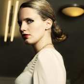 Anna Calvi - List pictures
