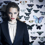 Anna Calvi - List pictures