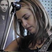 Tara Maclean - List pictures