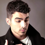 Joe Jonas - List pictures