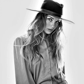 Zella Day - List pictures