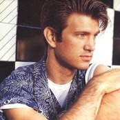 Chris Isaak - List pictures