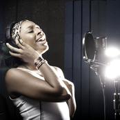 Alexandra Burke - List pictures