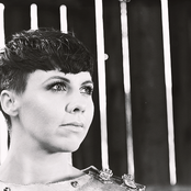 Sarah Neufeld - List pictures