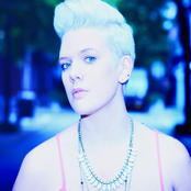 Betty Who - List pictures