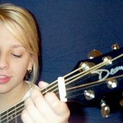 Julia Nunes - List pictures