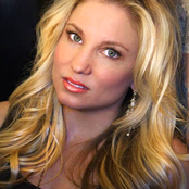 Julie Roberts - List pictures