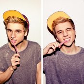 Elyar Fox - List pictures