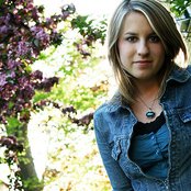 Caitlyn Smith - List pictures