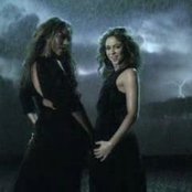 Beyoncé & Shakira - List pictures
