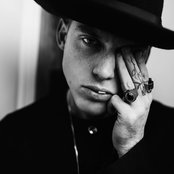 Harry Hudson - List pictures