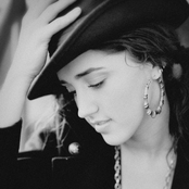 Tess Henley - List pictures