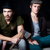 Julian & Der Fux - List pictures