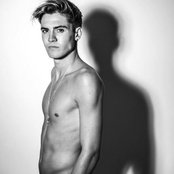 Sammy Wilk - List pictures