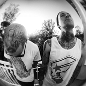 Travis Barker & Yelawolf - List pictures