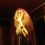 Dana Fuchs - List pictures