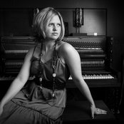 Amanda Stott - List pictures