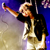 Chvrches - List pictures