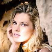 Jennifer Paige - List pictures