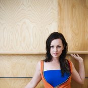 Tara Maclean - List pictures