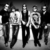 Hinder - List pictures