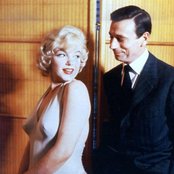 Yves Montand - List pictures