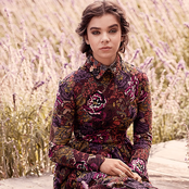 Hailee Steinfeld - List pictures