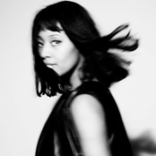 Vv Brown - List pictures