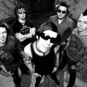 Hinder - List pictures