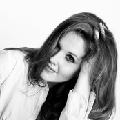 Halie Loren - List pictures