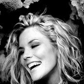 Jennifer Paige - List pictures