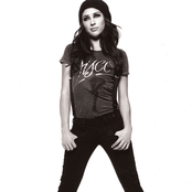 Nikki Flores - List pictures