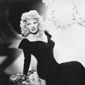 Mae West - List pictures