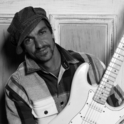 Armandinho - List pictures