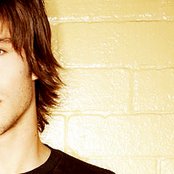 Dean Geyer - List pictures