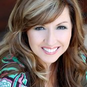 Martha Munizzi - List pictures