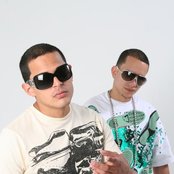 Khriz Y Angel - List pictures