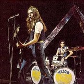 Hello - List pictures