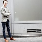 Tom Vek - List pictures