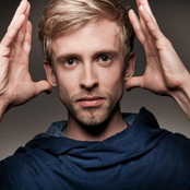 Sebastian Lind - List pictures