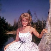 Connie Stevens - List pictures