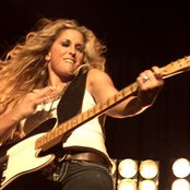 Heidi Newfield - List pictures